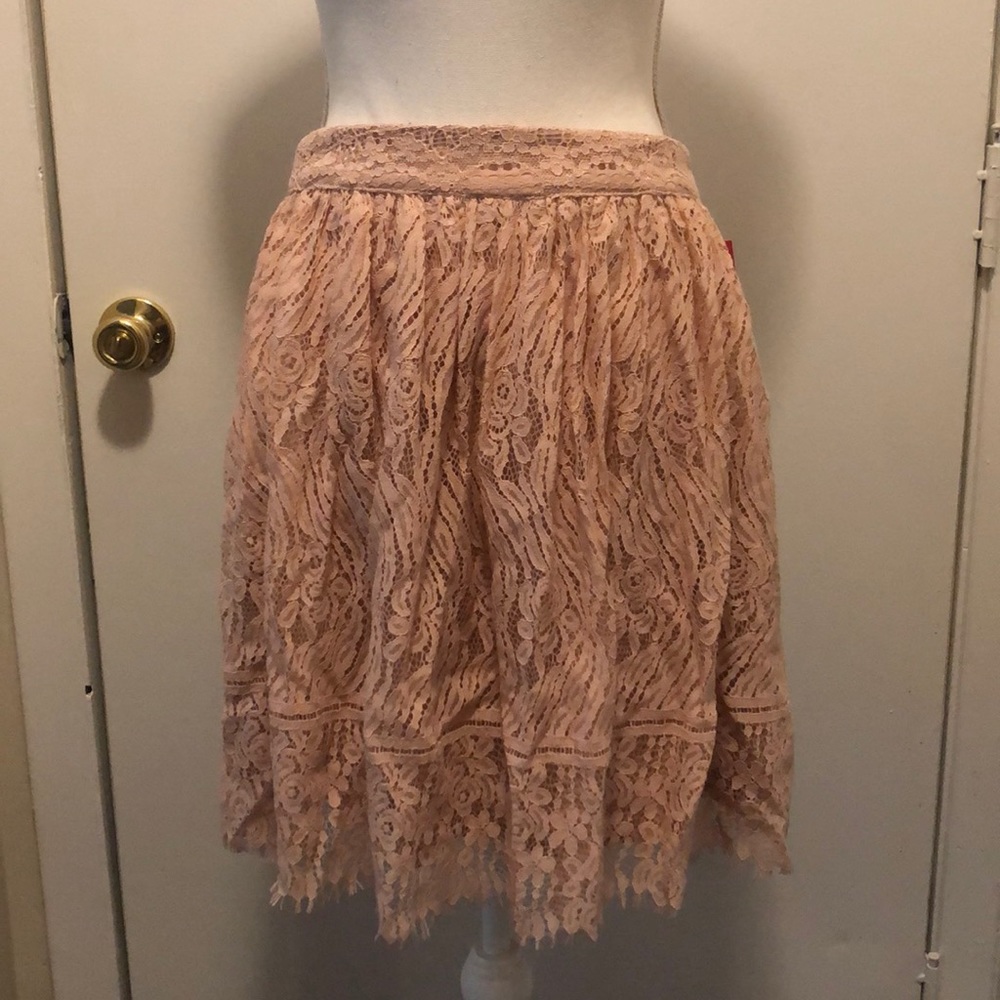 Goegeous lace skirt M